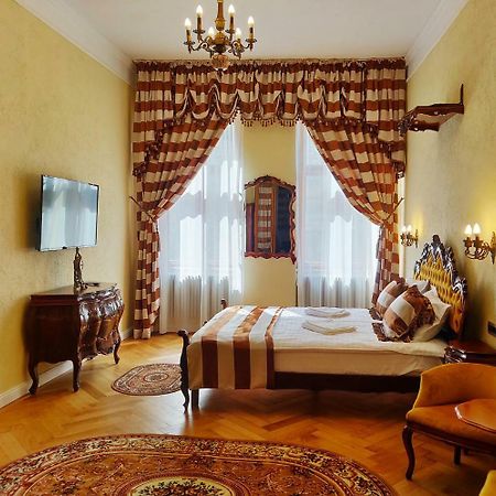 Zur Krone Sibiu Bagian luar foto